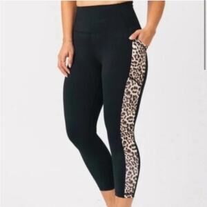 Zyia Active Brilliant Leopard‎ Pocket High Rise Capri Animal Print Leggings 6-8
